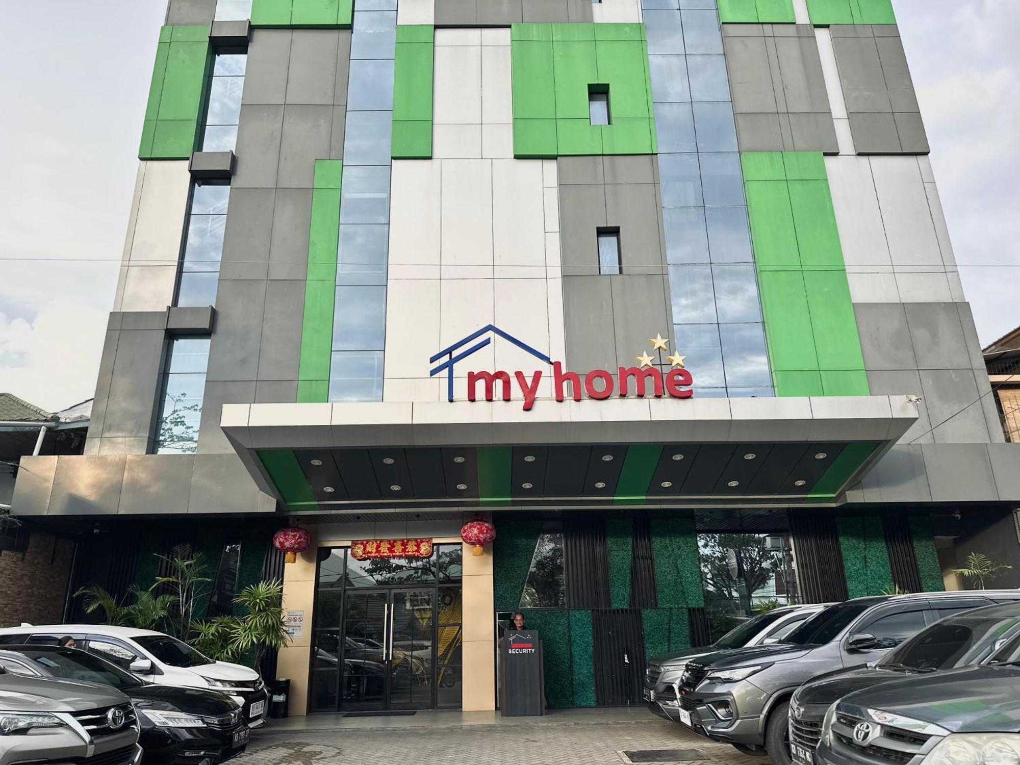 My Home Hotel Pontianak Exterior foto