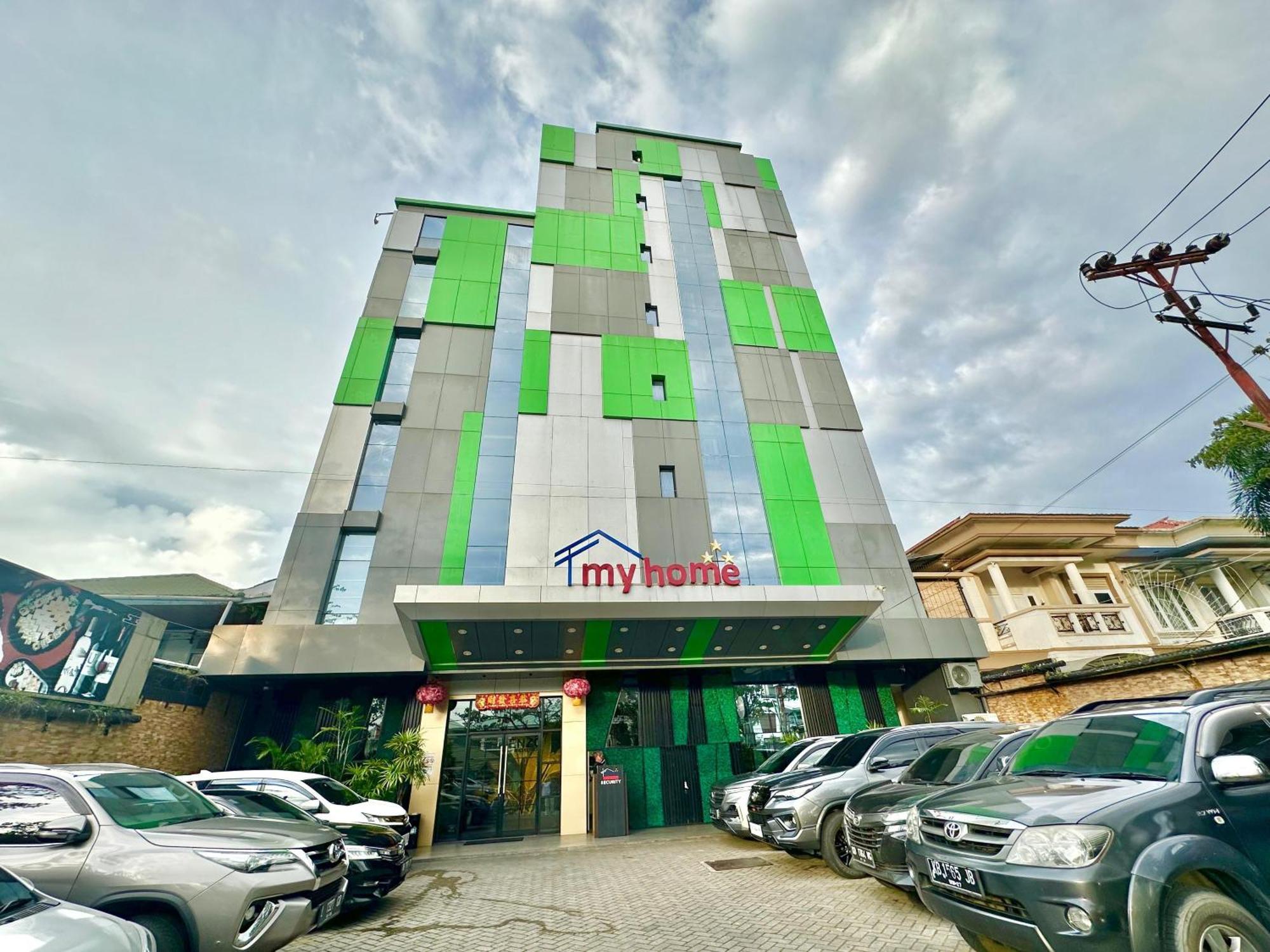 My Home Hotel Pontianak Exterior foto