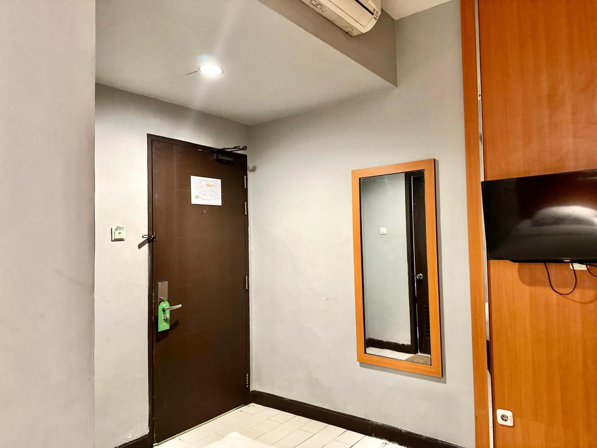 My Home Hotel Pontianak Exterior foto